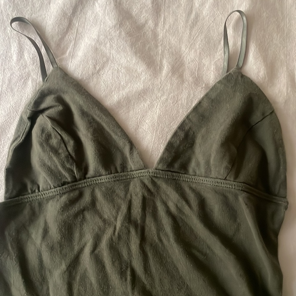 ❤️sold❤️❤️Olive green bodysuit- URBAN OUTFITTERS - Picture 2 of 4